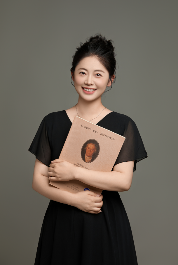 冯雨晴 FENGYUQING